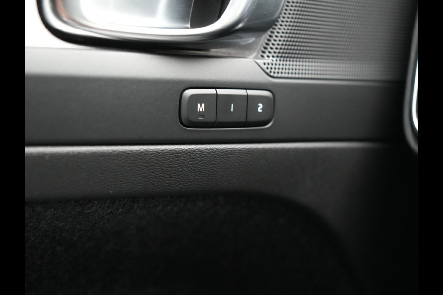 Volvo XC40 T5 Recharge Inscription Plug In Hybrid 262pk Dealer O.H. PHEV | 360 Camera | Sportstoelen Memory & Verwarmd | Stuurwiel Verwarmd | Apple Carplay | Keyless | 19"L.M | Virtual | Navigatie | DAB |