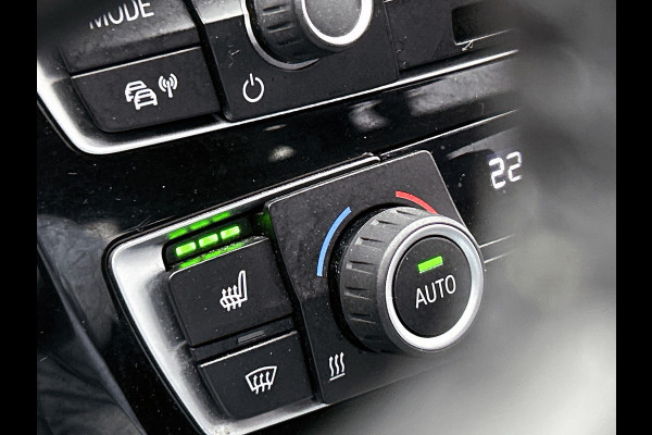 BMW 3 Serie Touring 318i M Sport Edition(NL-auto, Dealer OnderH, Trekhaak, Navi Pro, StoelV, Parkeerhulp, Climate Con, Etc)