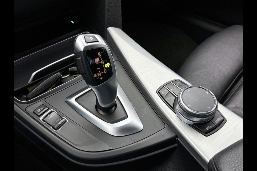 BMW 3 Serie Touring 318i M Sport Edition(NL-auto, Dealer OnderH, Trekhaak, Navi Pro, StoelV, Parkeerhulp, Climate Con, Etc)