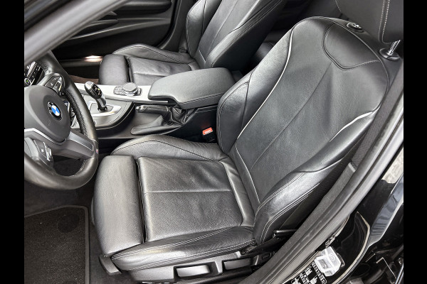 BMW 3 Serie Touring 318i M Sport Edition(NL-auto, Dealer OnderH, Trekhaak, Navi Pro, StoelV, Parkeerhulp, Climate Con, Etc)