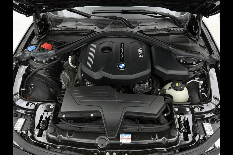 BMW 3 Serie Touring 318i M Sport Edition(NL-auto, Dealer OnderH, Trekhaak, Navi Pro, StoelV, Parkeerhulp, Climate Con, Etc)