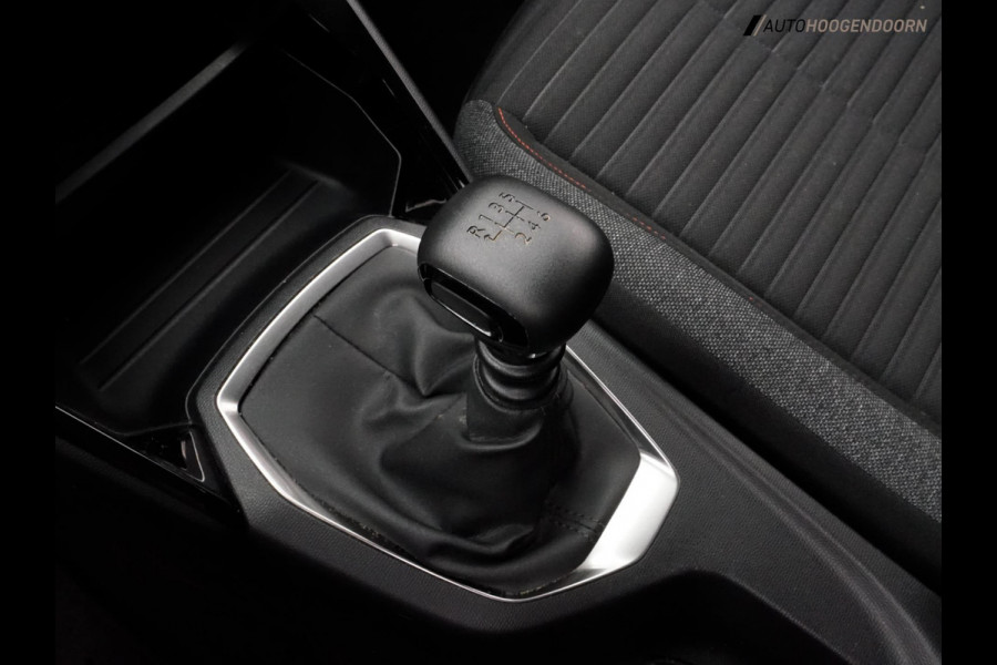 Peugeot 2008 1.2 PureTech Active Deluxe (APPLE CARPLAY,LED,COMFORT-STOELEN,CRUISE,CAMERA,PARKEERSENSOR,NIEUWE APK,TREKHAAK)