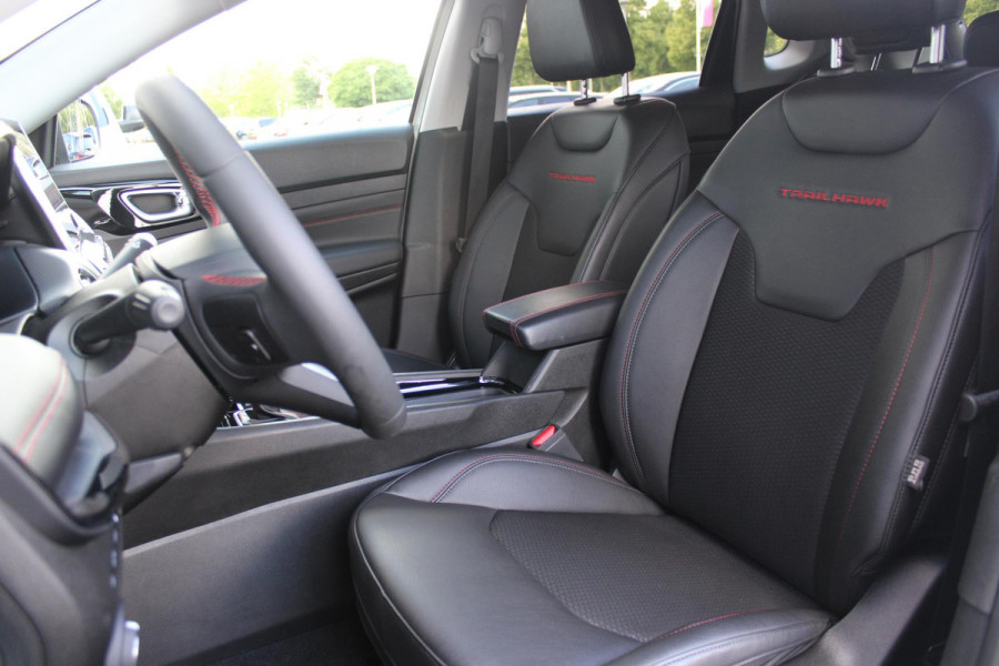 Jeep Compass 4xe 240PK PHEV TRAILHAWK AUTOMAAT | NAVIGATIE | ACHTERUIRIJ  CAMERA | DRAADLOOS APPLE CARPLAY / ANDROID AUTO | DIGITALE COCKPIT | LED KOPLAMPEN / ACHTERLICHTEN | LED MIST LAMPEN | 17" OFF-ROAD LICHTMETALEN VELGEN | ALL SEASON BANDEN | DRAADLOOS LADEN | ADAPTIVE CRUISE / CRUISE CONTROL | TREKHAAK | 4 WIELAANDRIJVING | PARKEERSENSOREN VOOR / ACHTER |