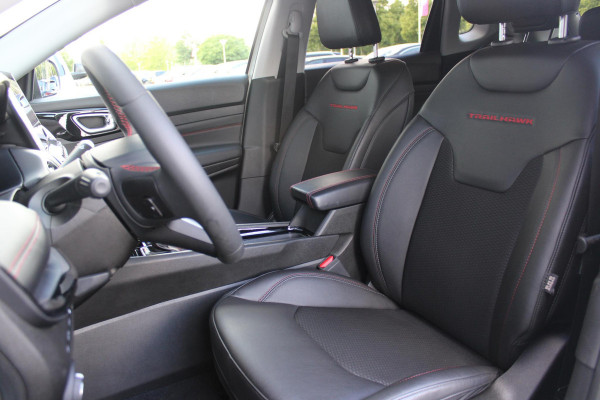 Jeep Compass 4xe 240PK PHEV TRAILHAWK AUTOMAAT | NAVIGATIE | ACHTERUIRIJ  CAMERA | DRAADLOOS APPLE CARPLAY / ANDROID AUTO | DIGITALE COCKPIT | LED KOPLAMPEN / ACHTERLICHTEN | LED MIST LAMPEN | 17" OFF-ROAD LICHTMETALEN VELGEN | ALL SEASON BANDEN | DRAADLOOS LADEN | ADAPTIVE CRUISE / CRUISE CONTROL | TREKHAAK | 4 WIELAANDRIJVING | PARKEERSENSOREN VOOR / ACHTER |