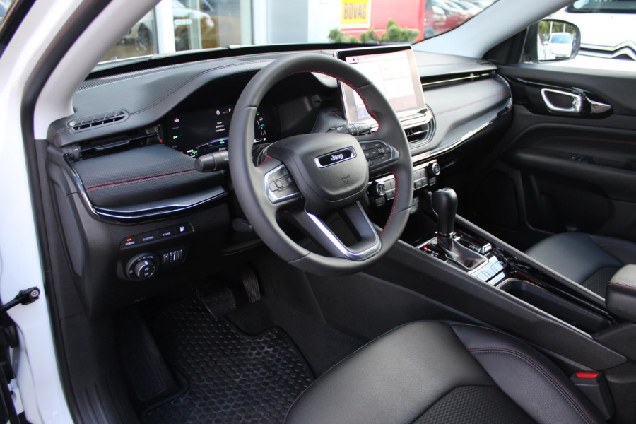 Jeep Compass 4xe 240PK PHEV TRAILHAWK AUTOMAAT | NAVIGATIE | ACHTERUIRIJ  CAMERA | DRAADLOOS APPLE CARPLAY / ANDROID AUTO | DIGITALE COCKPIT | LED KOPLAMPEN / ACHTERLICHTEN | LED MIST LAMPEN | 17" OFF-ROAD LICHTMETALEN VELGEN | ALL SEASON BANDEN | DRAADLOOS LADEN | ADAPTIVE CRUISE / CRUISE CONTROL | TREKHAAK | 4 WIELAANDRIJVING | PARKEERSENSOREN VOOR / ACHTER |