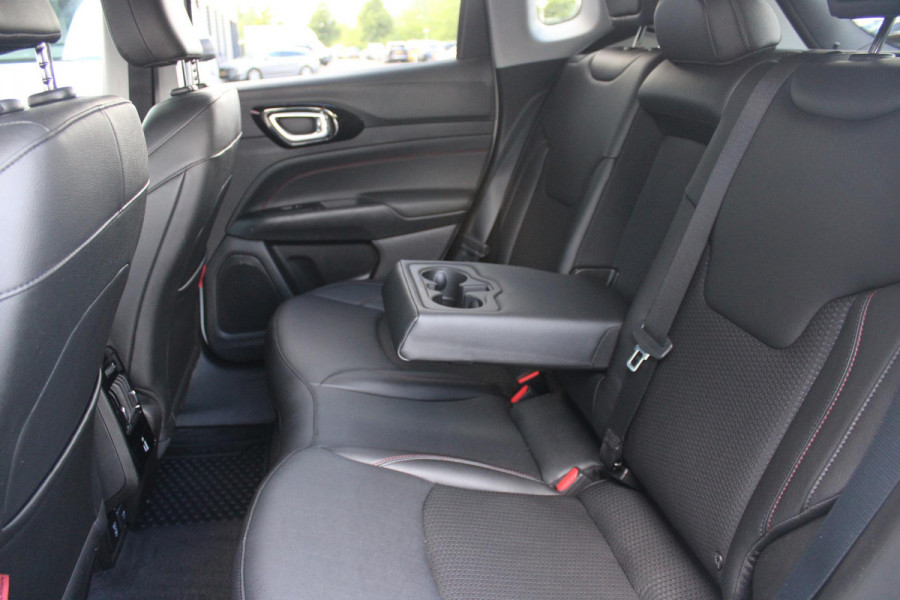 Jeep Compass 4xe 240PK PHEV TRAILHAWK AUTOMAAT | NAVIGATIE | ACHTERUIRIJ  CAMERA | DRAADLOOS APPLE CARPLAY / ANDROID AUTO | DIGITALE COCKPIT | LED KOPLAMPEN / ACHTERLICHTEN | LED MIST LAMPEN | 17" OFF-ROAD LICHTMETALEN VELGEN | ALL SEASON BANDEN | DRAADLOOS LADEN | ADAPTIVE CRUISE / CRUISE CONTROL | TREKHAAK | 4 WIELAANDRIJVING | PARKEERSENSOREN VOOR / ACHTER |