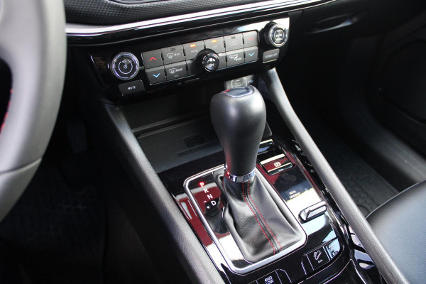 Jeep Compass 4xe 240PK PHEV TRAILHAWK AUTOMAAT | NAVIGATIE | ACHTERUIRIJ  CAMERA | DRAADLOOS APPLE CARPLAY / ANDROID AUTO | DIGITALE COCKPIT | LED KOPLAMPEN / ACHTERLICHTEN | LED MIST LAMPEN | 17" OFF-ROAD LICHTMETALEN VELGEN | ALL SEASON BANDEN | DRAADLOOS LADEN | ADAPTIVE CRUISE / CRUISE CONTROL | TREKHAAK | 4 WIELAANDRIJVING | PARKEERSENSOREN VOOR / ACHTER |