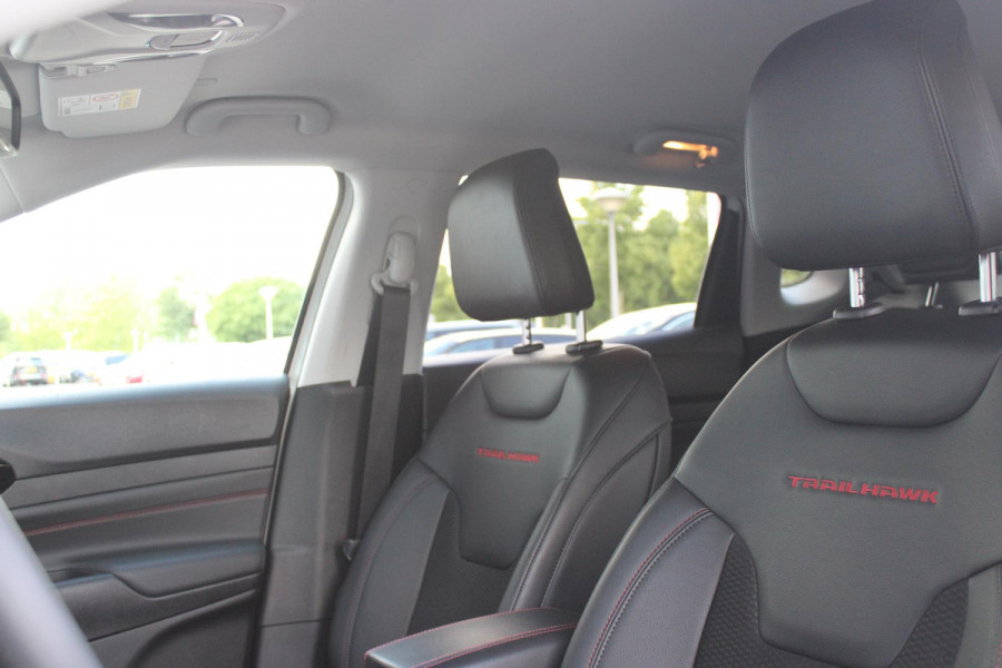 Jeep Compass 4xe 240PK PHEV TRAILHAWK AUTOMAAT | NAVIGATIE | ACHTERUIRIJ  CAMERA | DRAADLOOS APPLE CARPLAY / ANDROID AUTO | DIGITALE COCKPIT | LED KOPLAMPEN / ACHTERLICHTEN | LED MIST LAMPEN | 17" OFF-ROAD LICHTMETALEN VELGEN | ALL SEASON BANDEN | DRAADLOOS LADEN | ADAPTIVE CRUISE / CRUISE CONTROL | TREKHAAK | 4 WIELAANDRIJVING | PARKEERSENSOREN VOOR / ACHTER |