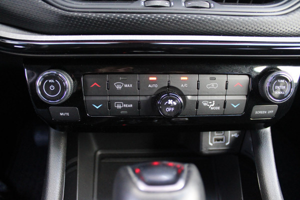 Jeep Compass 4xe 240PK PHEV TRAILHAWK AUTOMAAT | NAVIGATIE | ACHTERUIRIJ  CAMERA | DRAADLOOS APPLE CARPLAY / ANDROID AUTO | DIGITALE COCKPIT | LED KOPLAMPEN / ACHTERLICHTEN | LED MIST LAMPEN | 17" OFF-ROAD LICHTMETALEN VELGEN | ALL SEASON BANDEN | DRAADLOOS LADEN | ADAPTIVE CRUISE / CRUISE CONTROL | TREKHAAK | 4 WIELAANDRIJVING | PARKEERSENSOREN VOOR / ACHTER |