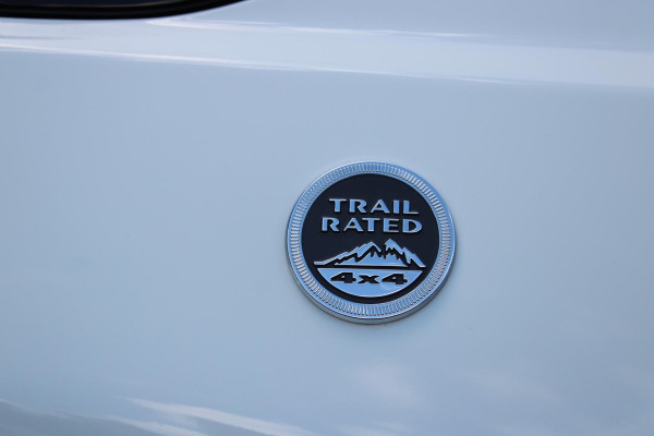 Jeep Compass 4xe 240PK PHEV TRAILHAWK AUTOMAAT | NAVIGATIE | ACHTERUIRIJ  CAMERA | DRAADLOOS APPLE CARPLAY / ANDROID AUTO | DIGITALE COCKPIT | LED KOPLAMPEN / ACHTERLICHTEN | LED MIST LAMPEN | 17" OFF-ROAD LICHTMETALEN VELGEN | ALL SEASON BANDEN | DRAADLOOS LADEN | ADAPTIVE CRUISE / CRUISE CONTROL | TREKHAAK | 4 WIELAANDRIJVING | PARKEERSENSOREN VOOR / ACHTER |