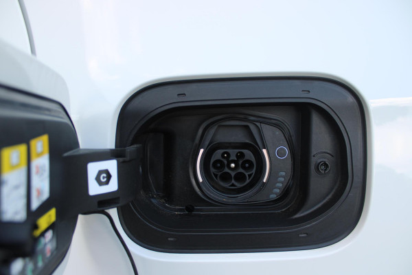 Jeep Compass 4xe 240PK PHEV TRAILHAWK AUTOMAAT | NAVIGATIE | ACHTERUIRIJ  CAMERA | DRAADLOOS APPLE CARPLAY / ANDROID AUTO | DIGITALE COCKPIT | LED KOPLAMPEN / ACHTERLICHTEN | LED MIST LAMPEN | 17" OFF-ROAD LICHTMETALEN VELGEN | ALL SEASON BANDEN | DRAADLOOS LADEN | ADAPTIVE CRUISE / CRUISE CONTROL | TREKHAAK | 4 WIELAANDRIJVING | PARKEERSENSOREN VOOR / ACHTER |