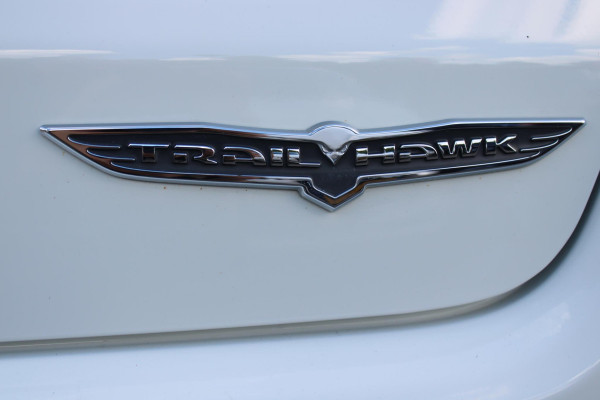 Jeep Compass 4xe 240PK PHEV TRAILHAWK AUTOMAAT | NAVIGATIE | ACHTERUIRIJ  CAMERA | DRAADLOOS APPLE CARPLAY / ANDROID AUTO | DIGITALE COCKPIT | LED KOPLAMPEN / ACHTERLICHTEN | LED MIST LAMPEN | 17" OFF-ROAD LICHTMETALEN VELGEN | ALL SEASON BANDEN | DRAADLOOS LADEN | ADAPTIVE CRUISE / CRUISE CONTROL | TREKHAAK | 4 WIELAANDRIJVING | PARKEERSENSOREN VOOR / ACHTER |