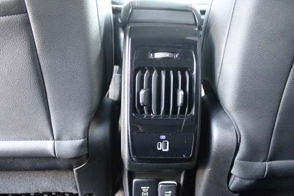 Jeep Compass 4xe 240PK PHEV TRAILHAWK AUTOMAAT | NAVIGATIE | ACHTERUIRIJ  CAMERA | DRAADLOOS APPLE CARPLAY / ANDROID AUTO | DIGITALE COCKPIT | LED KOPLAMPEN / ACHTERLICHTEN | LED MIST LAMPEN | 17" OFF-ROAD LICHTMETALEN VELGEN | ALL SEASON BANDEN | DRAADLOOS LADEN | ADAPTIVE CRUISE / CRUISE CONTROL | TREKHAAK | 4 WIELAANDRIJVING | PARKEERSENSOREN VOOR / ACHTER |