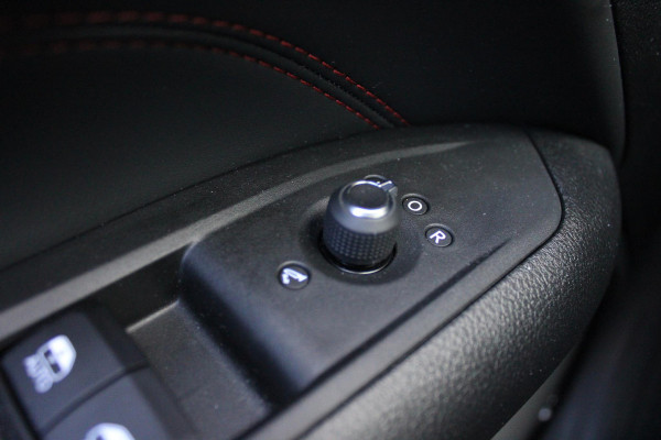 Jeep Compass 4xe 240PK PHEV TRAILHAWK AUTOMAAT | NAVIGATIE | ACHTERUIRIJ  CAMERA | DRAADLOOS APPLE CARPLAY / ANDROID AUTO | DIGITALE COCKPIT | LED KOPLAMPEN / ACHTERLICHTEN | LED MIST LAMPEN | 17" OFF-ROAD LICHTMETALEN VELGEN | ALL SEASON BANDEN | DRAADLOOS LADEN | ADAPTIVE CRUISE / CRUISE CONTROL | TREKHAAK | 4 WIELAANDRIJVING | PARKEERSENSOREN VOOR / ACHTER |