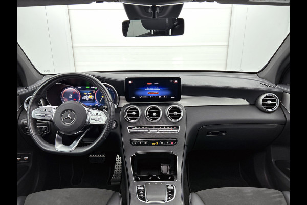 Mercedes-Benz GLC Coupé 300 e 4MATIC Business Solution AMG | 360 Camera | Memory Seats | Sfeerverlichting | Treeplanken | Trekhaak |  Navigatie | Schuifdak | 24 Maanden Mercedes-Benz Certified Garantie.