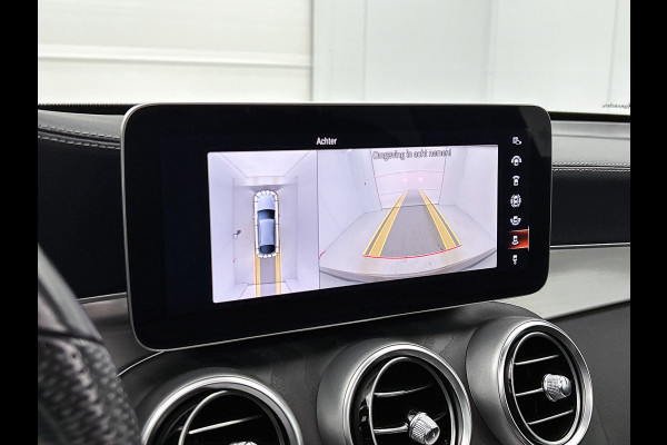 Mercedes-Benz GLC Coupé 300 e 4MATIC Business Solution AMG | 360 Camera | Memory Seats | Sfeerverlichting | Treeplanken | Trekhaak |  Navigatie | Schuifdak | 24 Maanden Mercedes-Benz Certified Garantie.