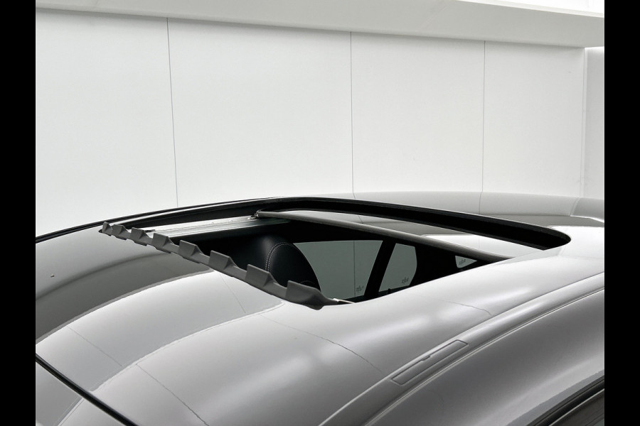 Mercedes-Benz GLC Coupé 300 e 4MATIC Business Solution AMG | 360 Camera | Memory Seats | Sfeerverlichting | Treeplanken | Trekhaak |  Navigatie | Schuifdak | 24 Maanden Mercedes-Benz Certified Garantie.