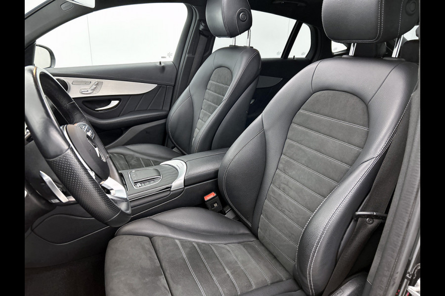 Mercedes-Benz GLC Coupé 300 e 4MATIC Business Solution AMG | 360 Camera | Memory Seats | Sfeerverlichting | Treeplanken | Trekhaak |  Navigatie | Schuifdak | 24 Maanden Mercedes-Benz Certified Garantie.