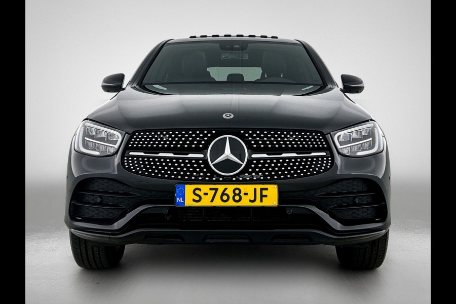 Mercedes-Benz GLC Coupé 300 e 4MATIC Business Solution AMG | 360 Camera | Memory Seats | Sfeerverlichting | Treeplanken | Trekhaak |  Navigatie | Schuifdak | 24 Maanden Mercedes-Benz Certified Garantie.