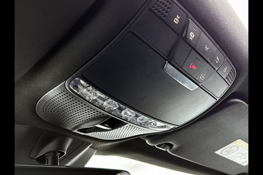 Mercedes-Benz GLC Coupé 300 e 4MATIC Business Solution AMG | 360 Camera | Memory Seats | Sfeerverlichting | Treeplanken | Trekhaak |  Navigatie | Schuifdak | 24 Maanden Mercedes-Benz Certified Garantie.