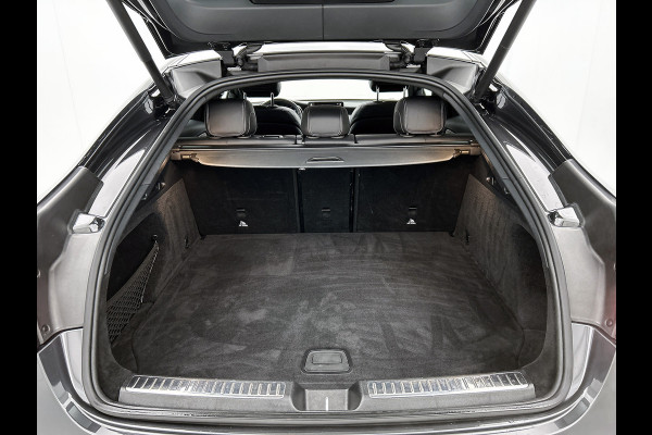 Mercedes-Benz GLC Coupé 300 e 4MATIC Business Solution AMG | 360 Camera | Memory Seats | Sfeerverlichting | Treeplanken | Trekhaak |  Navigatie | Schuifdak | 24 Maanden Mercedes-Benz Certified Garantie.