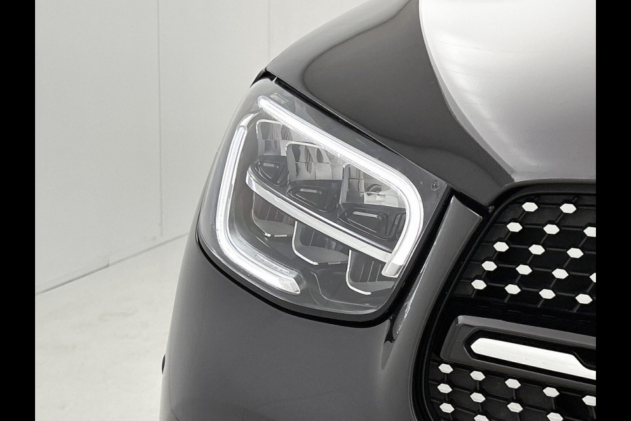 Mercedes-Benz GLC Coupé 300 e 4MATIC Business Solution AMG | 360 Camera | Memory Seats | Sfeerverlichting | Treeplanken | Trekhaak |  Navigatie | Schuifdak | 24 Maanden Mercedes-Benz Certified Garantie.