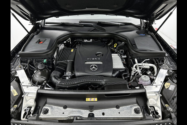 Mercedes-Benz GLC Coupé 300 e 4MATIC Business Solution AMG | 360 Camera | Memory Seats | Sfeerverlichting | Treeplanken | Trekhaak |  Navigatie | Schuifdak | 24 Maanden Mercedes-Benz Certified Garantie.