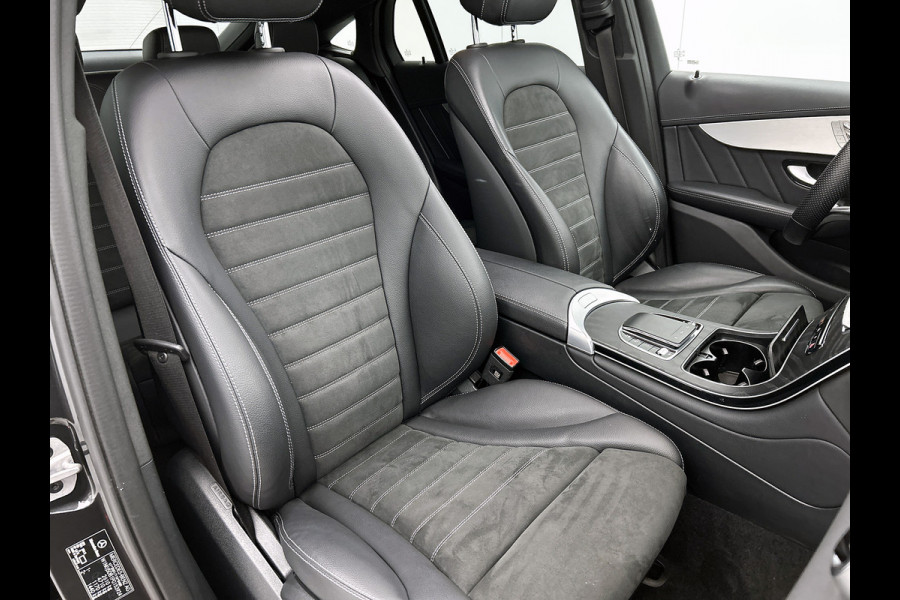 Mercedes-Benz GLC Coupé 300 e 4MATIC Business Solution AMG | 360 Camera | Memory Seats | Sfeerverlichting | Treeplanken | Trekhaak |  Navigatie | Schuifdak | 24 Maanden Mercedes-Benz Certified Garantie.