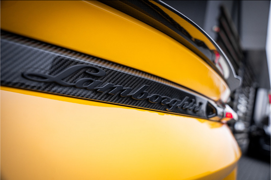 Lamborghini Urus 4.0 V8 Performante - Full Carbon | Full PPF | Akrapovic | B&O Adv. | Stoelkoeling & Massage