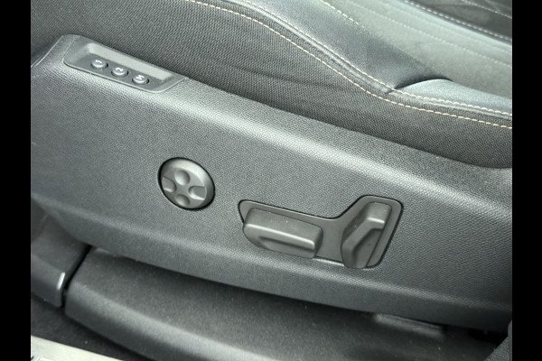 Peugeot 3008 1.6T 225pk AUT-8 GT Pack HYbrid Leer/Alcantara+Elektr.+Verwarmd Trekhaak Navi360°Camera Apple Carplay Android Ecc HiFi Premium FOCAL® Zwarte Hemel Lane Assist Dodehoekwaarschuwing 1e Eigenaar Origineel Nederlandse Auto Nieuwprijs €51.858,-