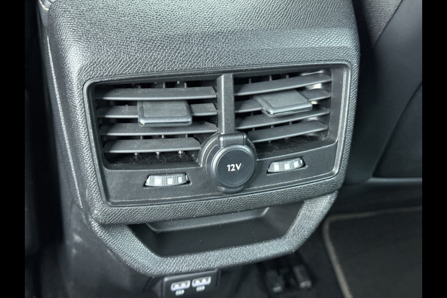 Peugeot 3008 1.6T 225pk AUT-8 GT Pack HYbrid Leer/Alcantara+Elektr.+Verwarmd Trekhaak Navi360°Camera Apple Carplay Android Ecc HiFi Premium FOCAL® Zwarte Hemel Lane Assist Dodehoekwaarschuwing 1e Eigenaar Origineel Nederlandse Auto Nieuwprijs €51.858,-