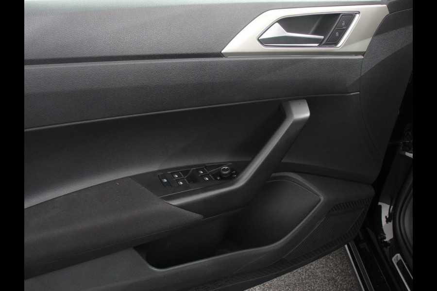 Volkswagen Polo 1.0 TSI Move | Navigatie App Connect / Android Auto / Apple Carplay Climate Control Parkeer sensoren Lichtmetalen Velgen Dab Digitale Cockpit