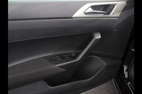 Volkswagen Polo 1.0 TSI Move | Navigatie App Connect / Android Auto / Apple Carplay Climate Control Parkeer sensoren Lichtmetalen Velgen Dab Digitale Cockpit