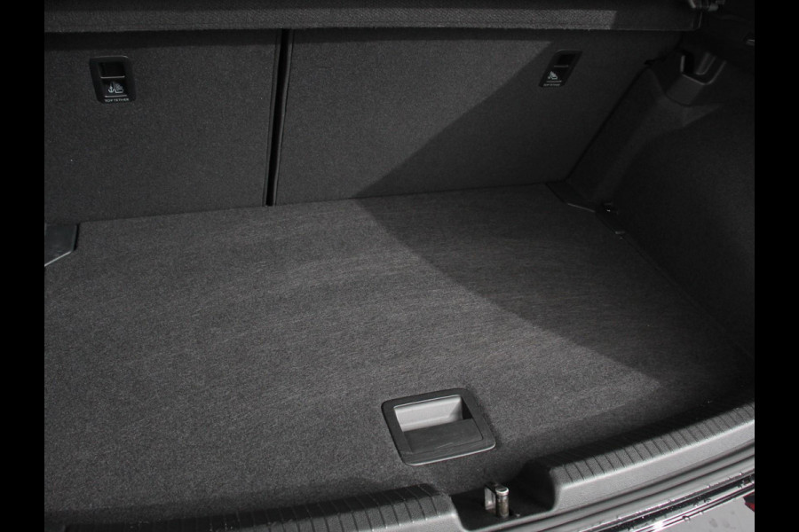 Volkswagen Polo 1.0 TSI Move | Navigatie App Connect / Android Auto / Apple Carplay Climate Control Parkeer sensoren Lichtmetalen Velgen Dab Digitale Cockpit