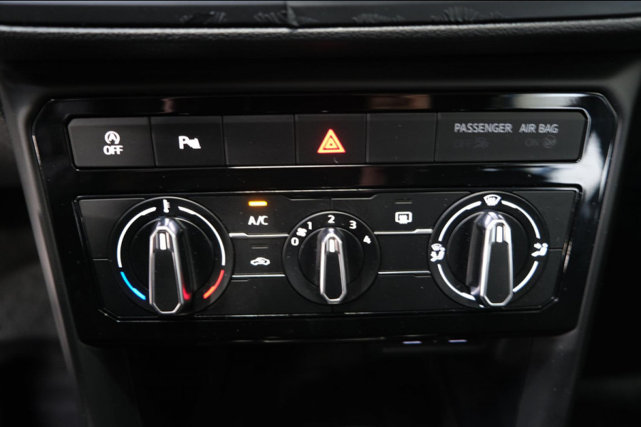 Volkswagen T-Cross 1.0 TSI Life Automaat - N.A.P. Airco, Cruise, Navi, PDC.