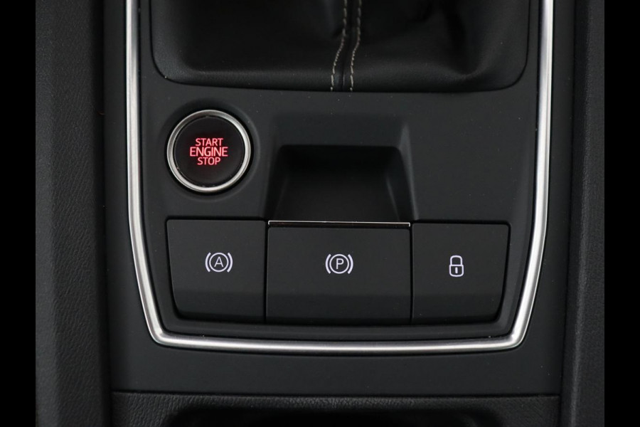 Seat Leon 1.0 TSI Style Intens | Camera | Carplay | Adaptive cruise | Navigatie | DAB | Full LED | Park Assist | Bluetooth | Climate control