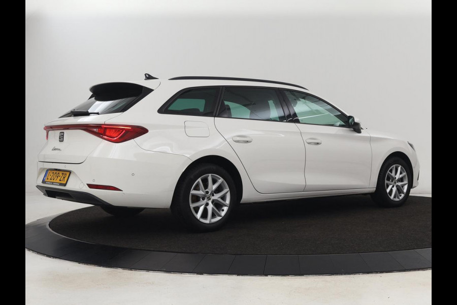 Seat Leon 1.0 TSI Style Intens | Camera | Carplay | Adaptive cruise | Navigatie | DAB | Full LED | Park Assist | Bluetooth | Climate control