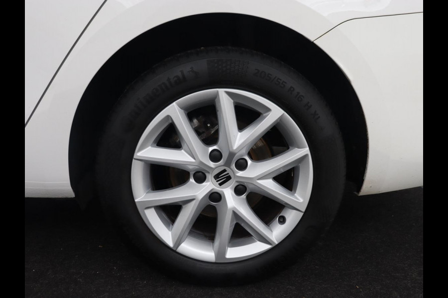 Seat Leon 1.0 TSI Style Intens | Camera | Carplay | Adaptive cruise | Navigatie | DAB | Full LED | Park Assist | Bluetooth | Climate control