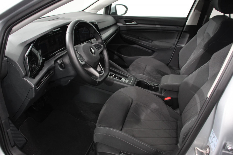 Volkswagen Golf 1.5 eTSI 150pk DSG Style Navigatie Climate Control Camera Electrische stoel verstelling Led Dab Adaptive Cruise Control