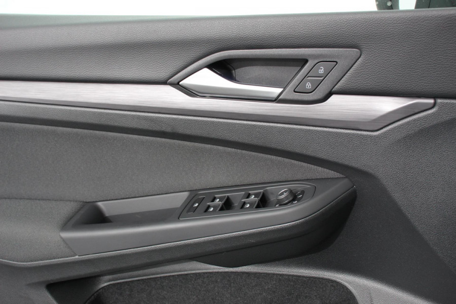 Volkswagen Golf 1.5 eTSI 150pk DSG Style Navigatie Climate Control Camera Electrische stoel verstelling Led Dab Adaptive Cruise Control