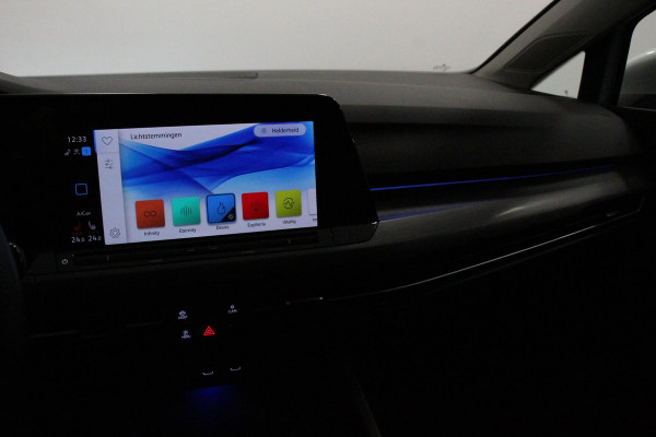 Volkswagen Golf 1.5 eTSI 150pk DSG Style Navigatie Climate Control Camera Electrische stoel verstelling Led Dab Adaptive Cruise Control