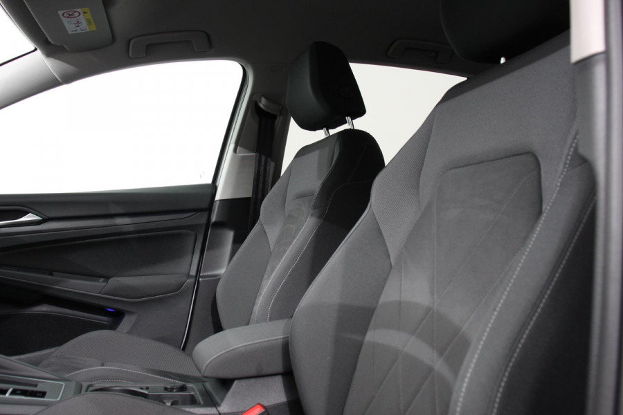 Volkswagen Golf 1.5 eTSI 150pk DSG Style Navigatie Climate Control Camera Electrische stoel verstelling Led Dab Adaptive Cruise Control