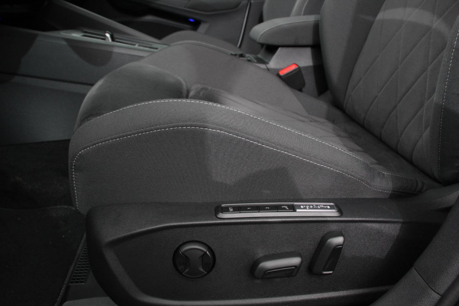 Volkswagen Golf 1.5 eTSI 150pk DSG Style Navigatie Climate Control Camera Electrische stoel verstelling Led Dab Adaptive Cruise Control