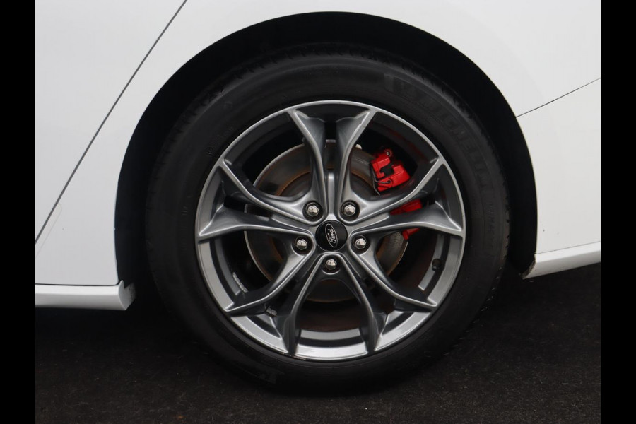 Ford Focus 1.5 EcoBoost ST Line X | Automaat | Trekhaak | Camera | Carplay | B&O Sound | Digital Cockpit | Keyless | Full LED | Climate control | Cruise control