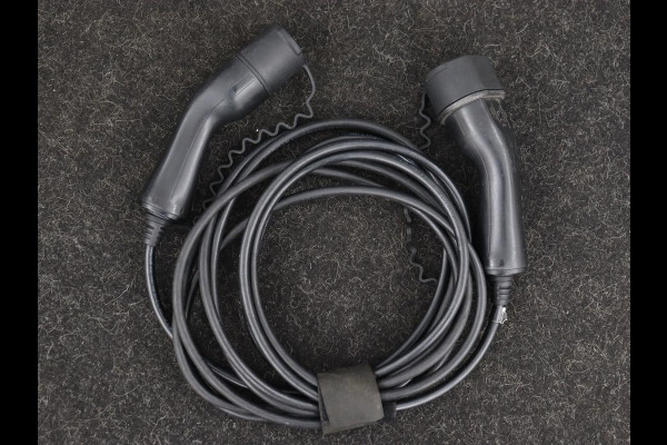 Volvo XC40 1.5 T5 Recharge R Design | Panoramadak | Trekhaak | Stoel & stuurverwarming | 360 Camera | Adaptive cruise | Harman/Kardon | Carplay | Leder/Alcantara | Keyless | Carplay | Navigatie | PHEV | Plug In