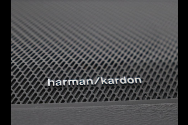 Volvo XC40 1.5 T5 Recharge R Design | Panoramadak | Trekhaak | Stoel & stuurverwarming | 360 Camera | Adaptive cruise | Harman/Kardon | Carplay | Leder/Alcantara | Keyless | Carplay | Navigatie | PHEV | Plug In