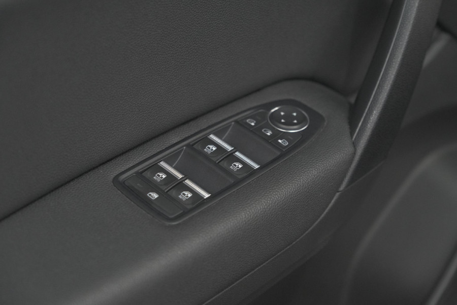 Renault Captur TCe 90 Intens | Camera | Parkeersensoren | Navigatie | 18 Inch Velgen