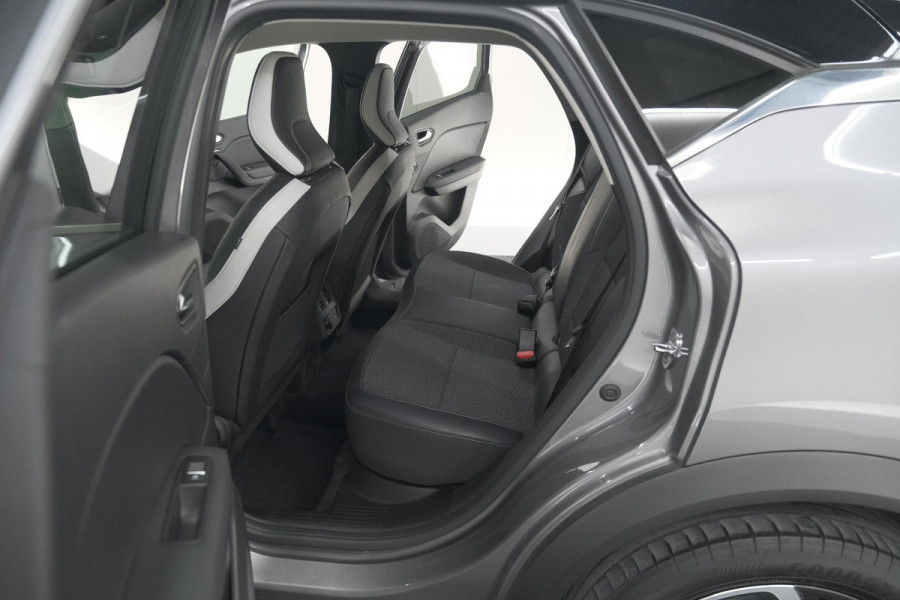 Renault Captur TCe 90 Intens | Camera | Parkeersensoren | Navigatie | 18 Inch Velgen