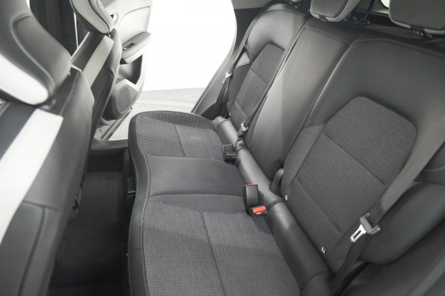 Renault Captur TCe 90 Intens | Camera | Parkeersensoren | Navigatie | 18 Inch Velgen