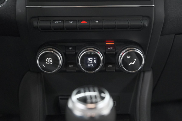 Renault Captur TCe 90 Intens | Camera | Parkeersensoren | Navigatie | 18 Inch Velgen